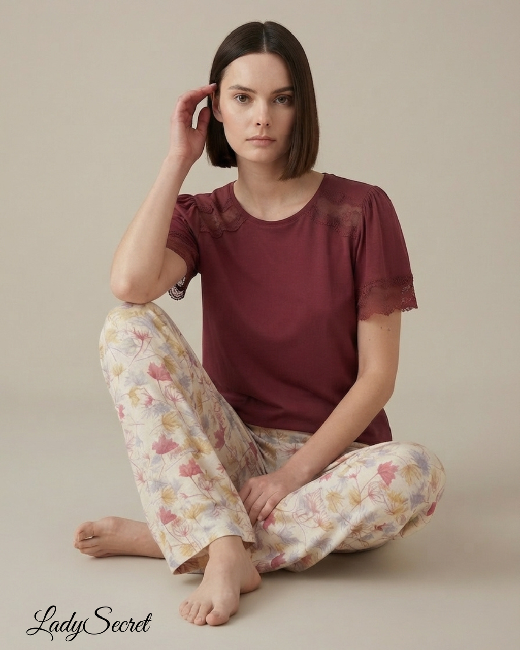 Pyjama Femme Dentelle Bordeaux – Top & Pantalon Floral Coordonné M-2826