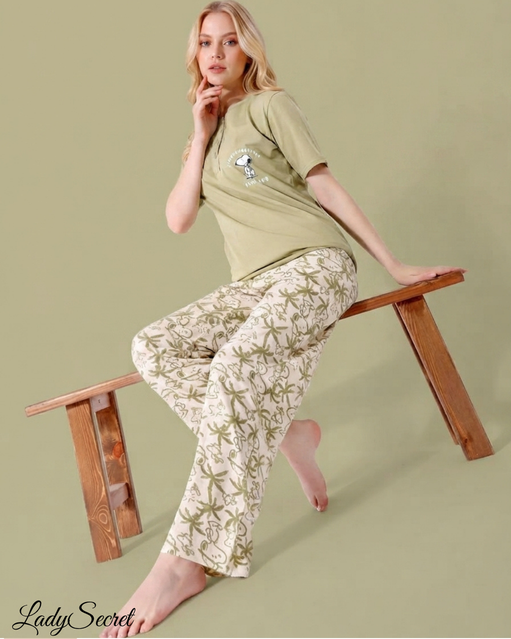 Pyjama Femme Snoopy – T-shirt & Pantalon Motif Coordonné LJ-977