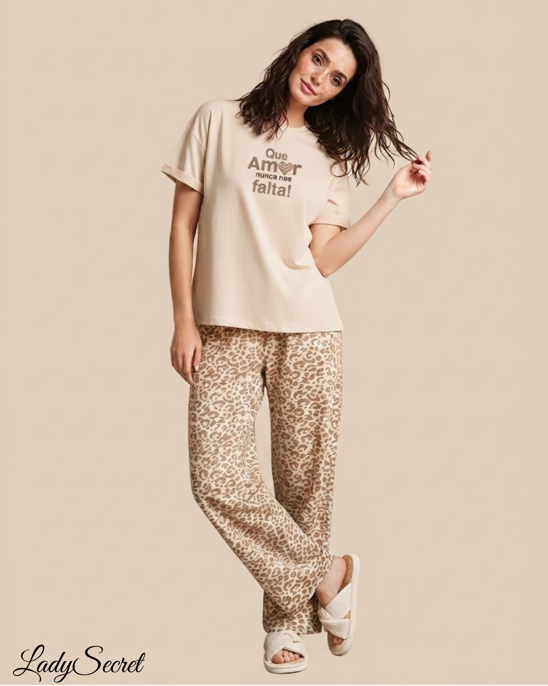 Ensemble Pyjama Femme Que Amor – T-shirt & Pantalon Léopard Coordonné 6035
