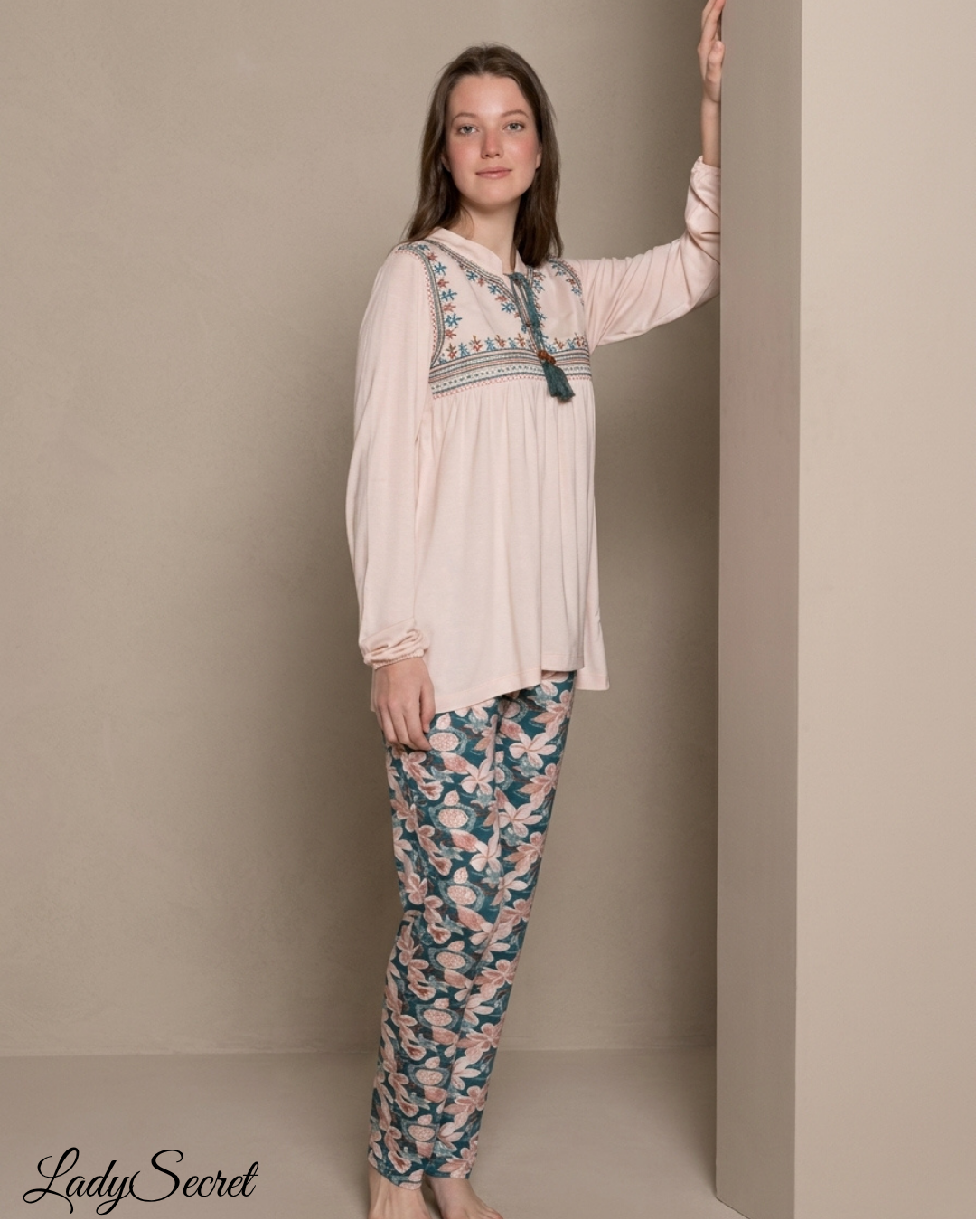 Pyjama Femme Broderie Florale – Top & Pantalon