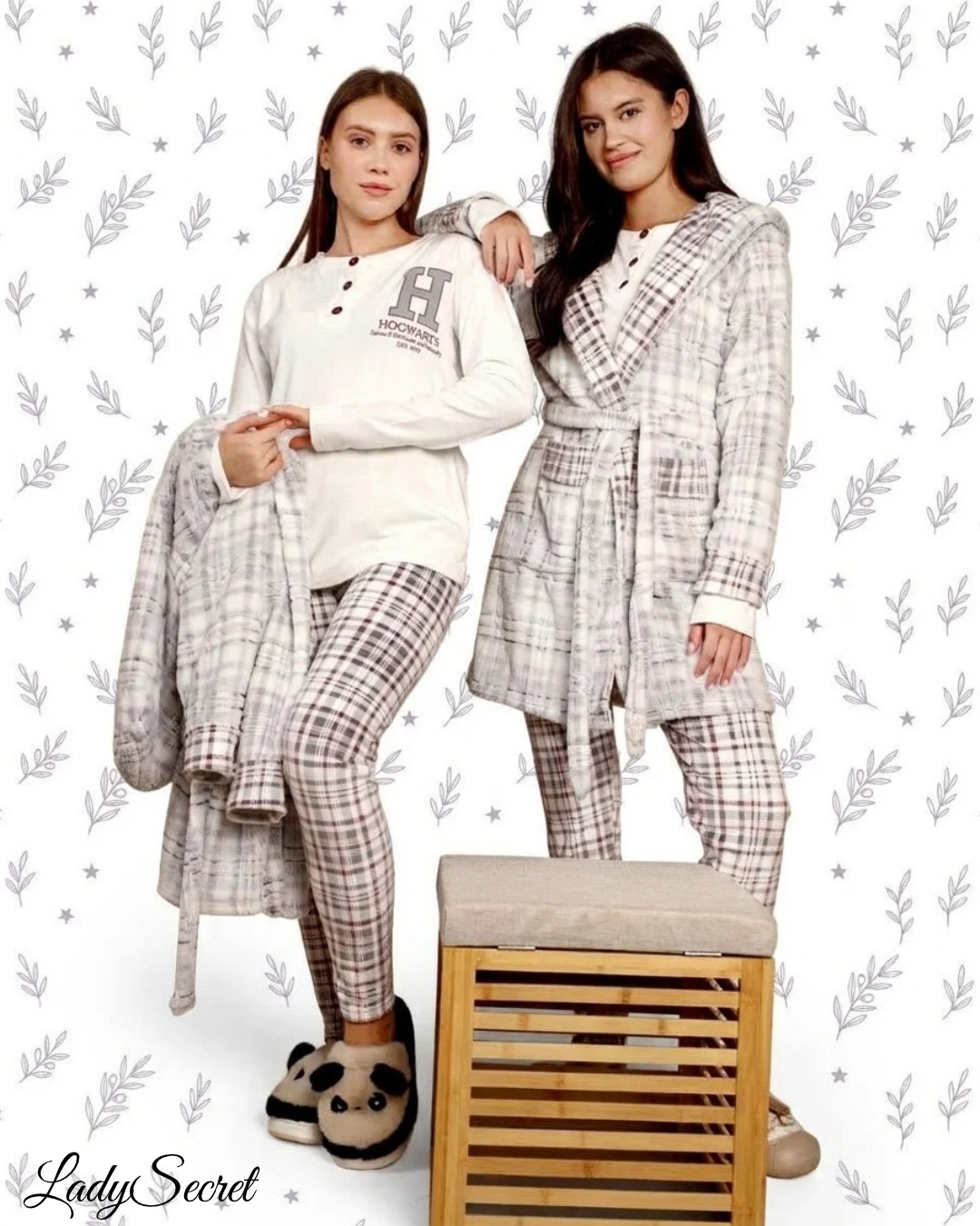 Ensemble Femme Plaid Hivernal – Top, Pantalon & Peignoir à Capuche