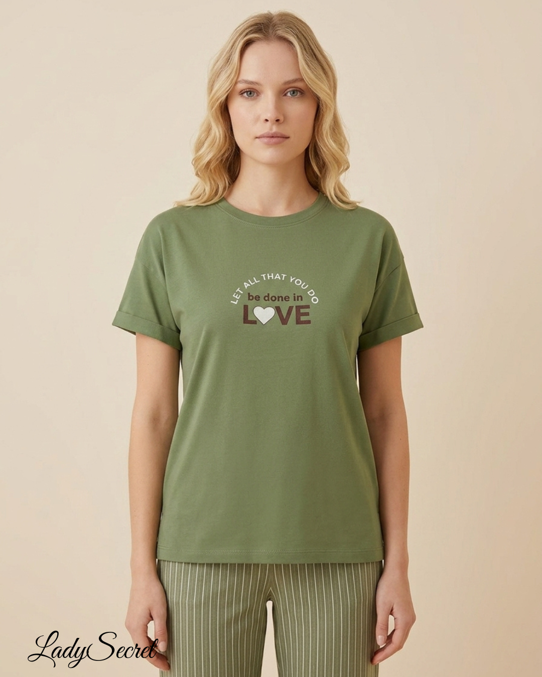 Pyjama Femme Love - T-shirt & Pantalon Rayé associe un t-shirt vert olive LP-0147