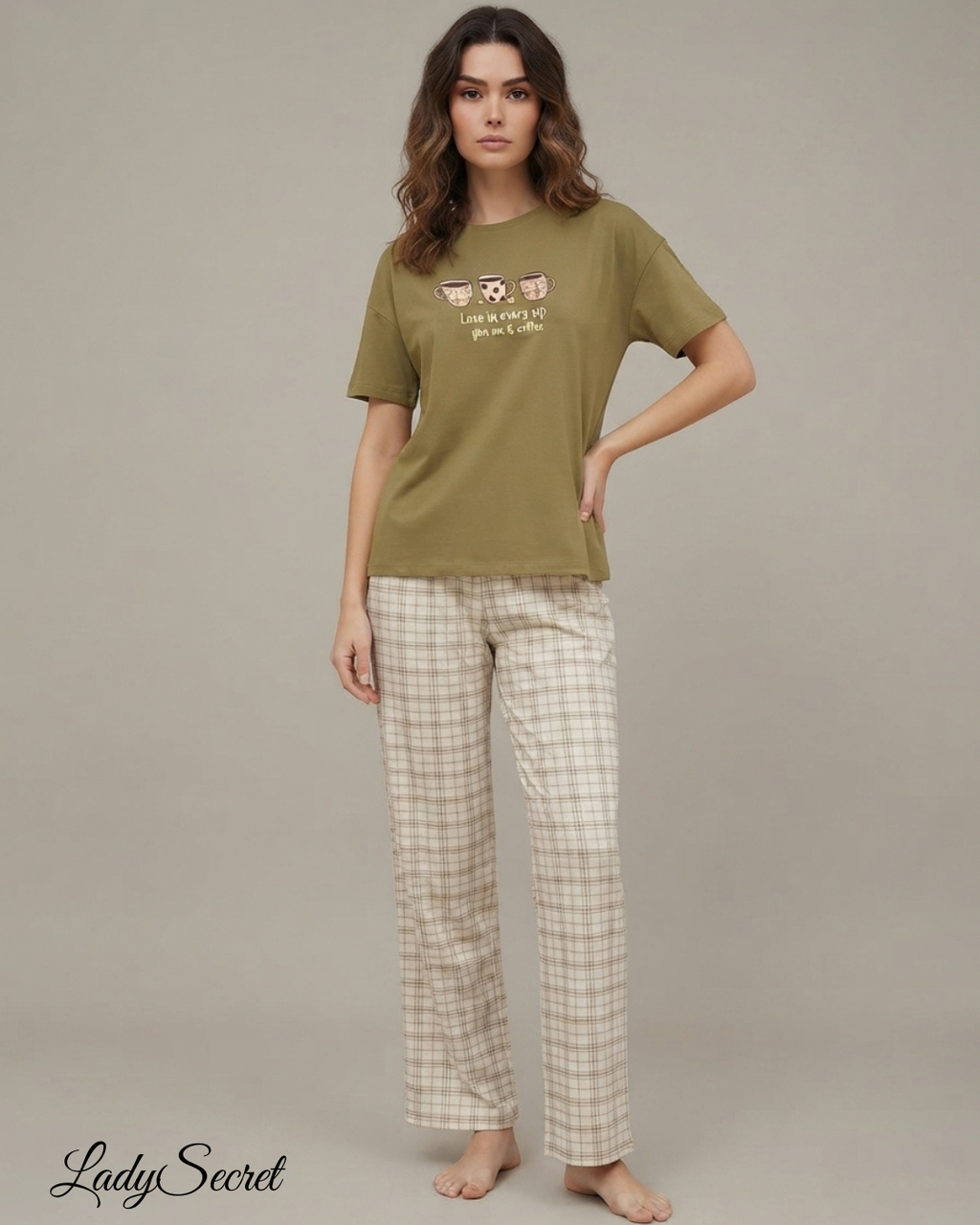 Pyjama Femme Love in Every Sip - T-shirt &amp; Pantalon Carreaux 6009