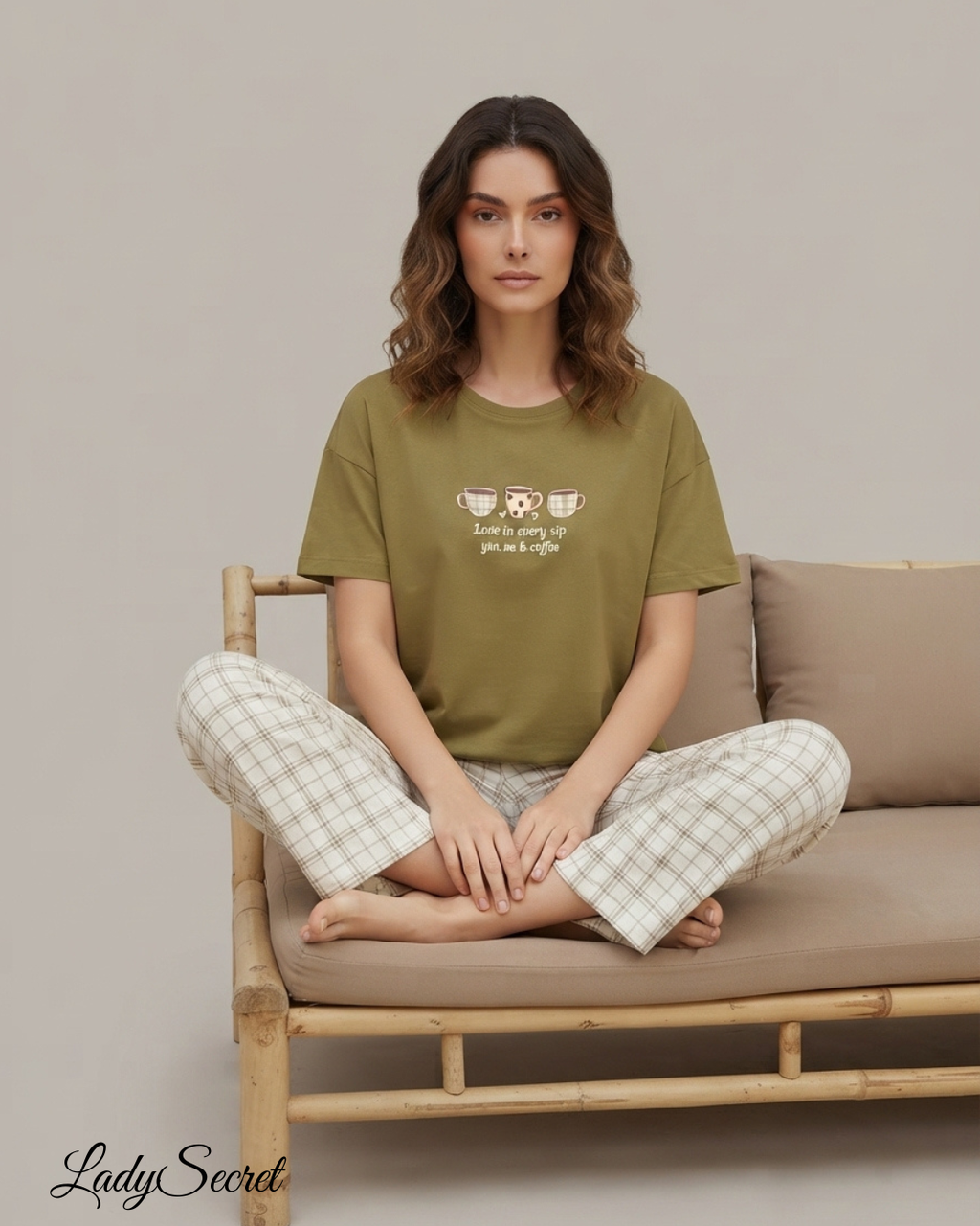 Pyjama Femme Love in Every Sip - T-shirt &amp; Pantalon Carreaux 6009