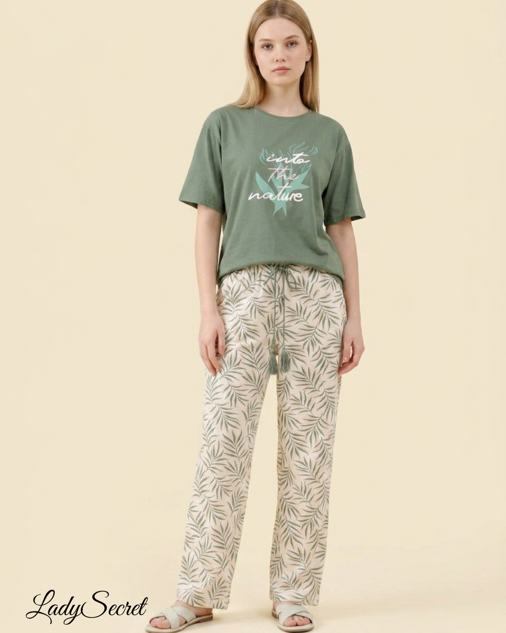 Pyjama Femme Into the Nature - T-shirt Vert & Pantalon Feuillage 423